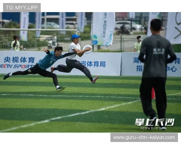 “三叉湖飞盘赛：全速投掷与精准接盘的极限比拼”